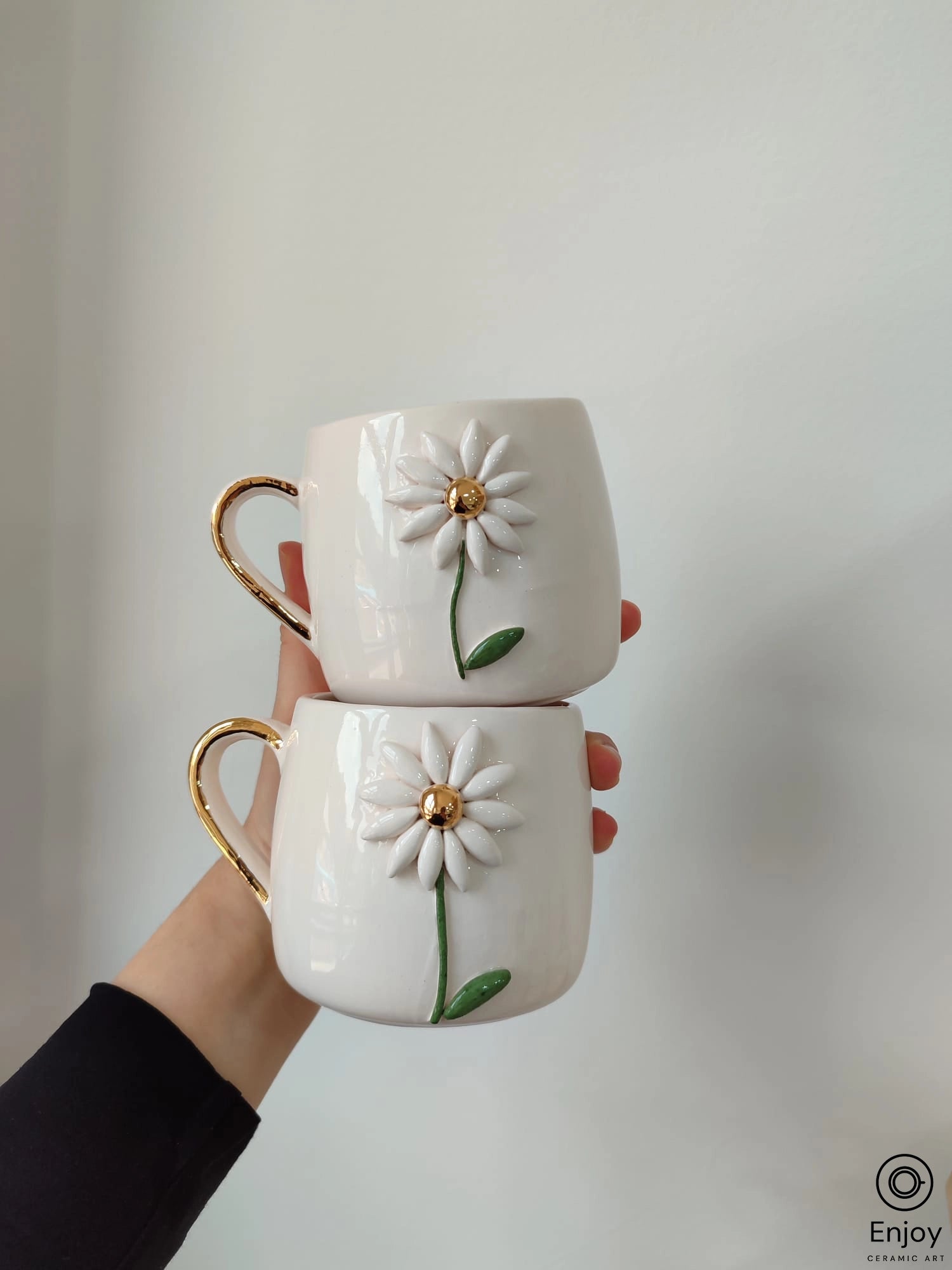 classic tea mug with design -Handcrafted Daisy Ceramic Mug Set with Gold Accents